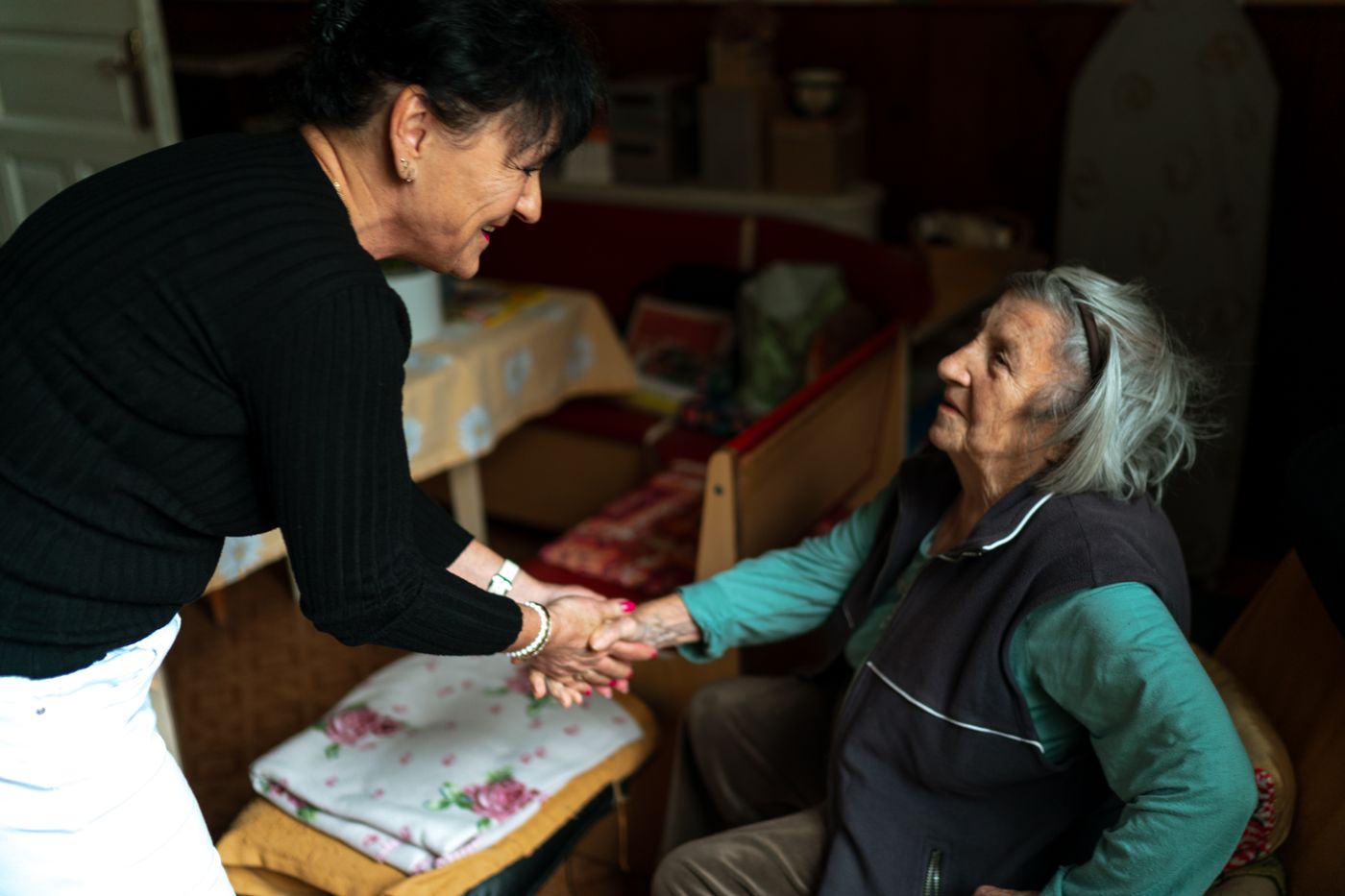 Ilustrační fotografie přátelského setkání se seniorkou